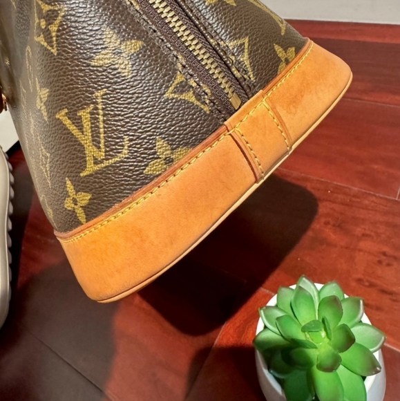 Louis Vuitton Monogram Alma PM - Picture 12 of 15